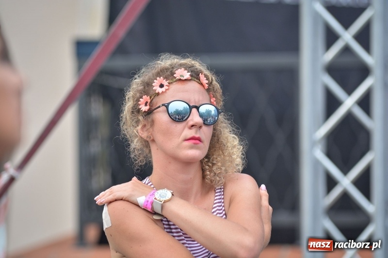 Zdjęcie w galerii na portalu naszraciborz.pl: Muzyka, efekty specjalne i... deszcz, czyli INTRO Festival 2017 już za nami! wiadomości z regionu