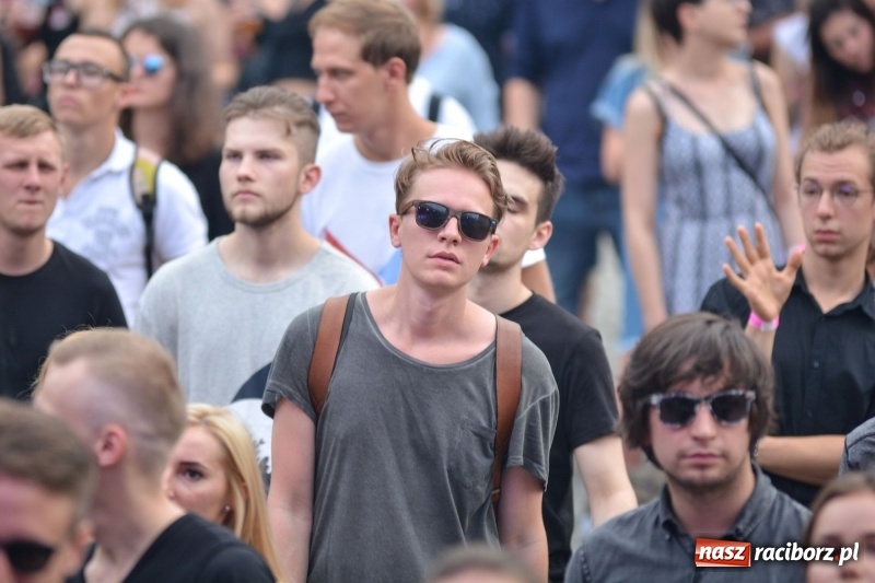 Zdjęcie w galerii na portalu naszraciborz.pl: Muzyka, efekty specjalne i... deszcz, czyli INTRO Festival 2017 już za nami! wiadomości z regionu