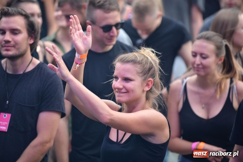 Zdjęcie w galerii na portalu naszraciborz.pl: Muzyka, efekty specjalne i... deszcz, czyli INTRO Festival 2017 już za nami! wiadomości z regionu