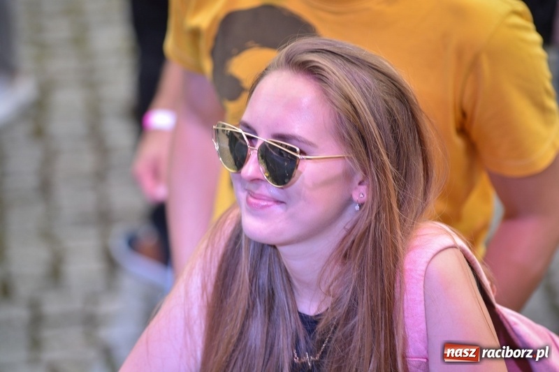 Zdjęcie w galerii na portalu naszraciborz.pl: Muzyka, efekty specjalne i... deszcz, czyli INTRO Festival 2017 już za nami! wiadomości z regionu