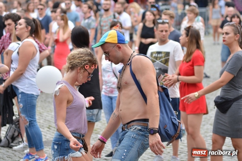 Zdjęcie w galerii na portalu naszraciborz.pl: Muzyka, efekty specjalne i... deszcz, czyli INTRO Festival 2017 już za nami! wiadomości z regionu