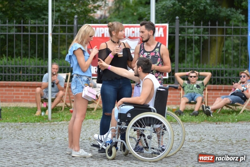 Zdjęcie w galerii na portalu naszraciborz.pl: Muzyka, efekty specjalne i... deszcz, czyli INTRO Festival 2017 już za nami! wiadomości z regionu