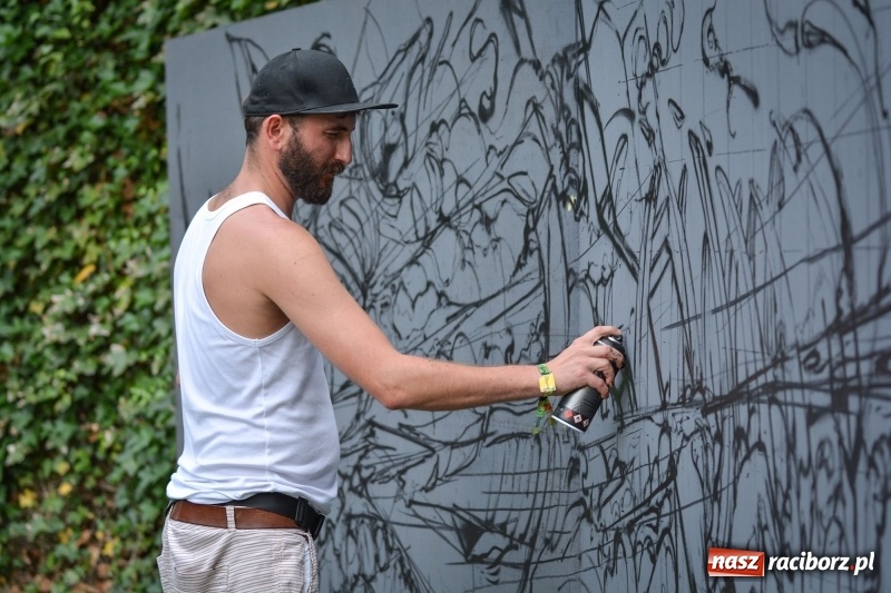 Zdjęcie w galerii na portalu naszraciborz.pl: Muzyka, efekty specjalne i... deszcz, czyli INTRO Festival 2017 już za nami! wiadomości z regionu