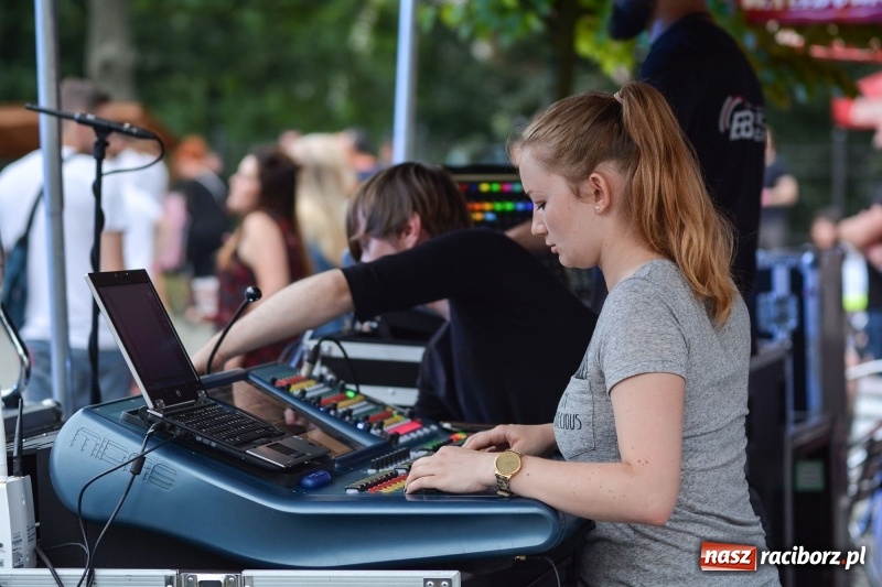 Zdjęcie w galerii na portalu naszraciborz.pl: Muzyka, efekty specjalne i... deszcz, czyli INTRO Festival 2017 już za nami! wiadomości z regionu