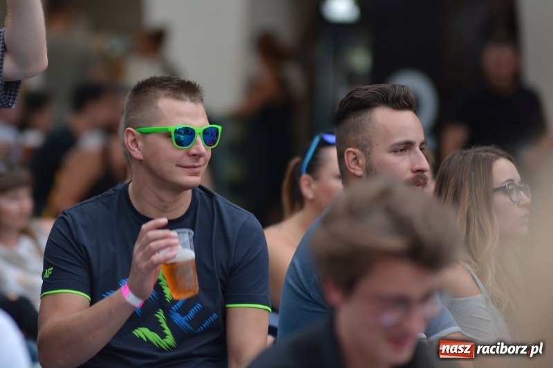 Zdjęcie w galerii na portalu naszraciborz.pl: Muzyka, efekty specjalne i... deszcz, czyli INTRO Festival 2017 już za nami! wiadomości z regionu