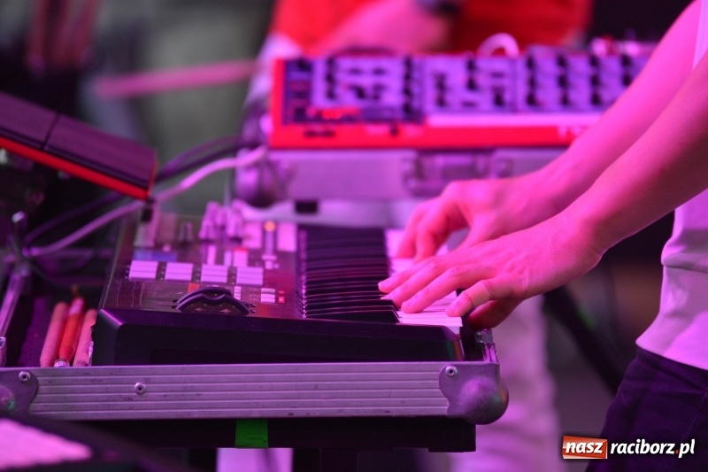 Zdjęcie w galerii na portalu naszraciborz.pl: Muzyka, efekty specjalne i... deszcz, czyli INTRO Festival 2017 już za nami! wiadomości z regionu