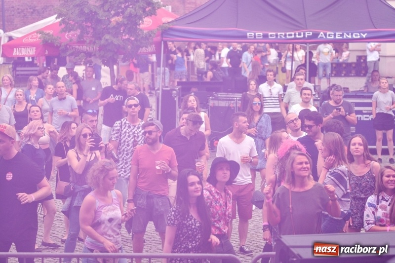 Zdjęcie w galerii na portalu naszraciborz.pl: Muzyka, efekty specjalne i... deszcz, czyli INTRO Festival 2017 już za nami! wiadomości z regionu