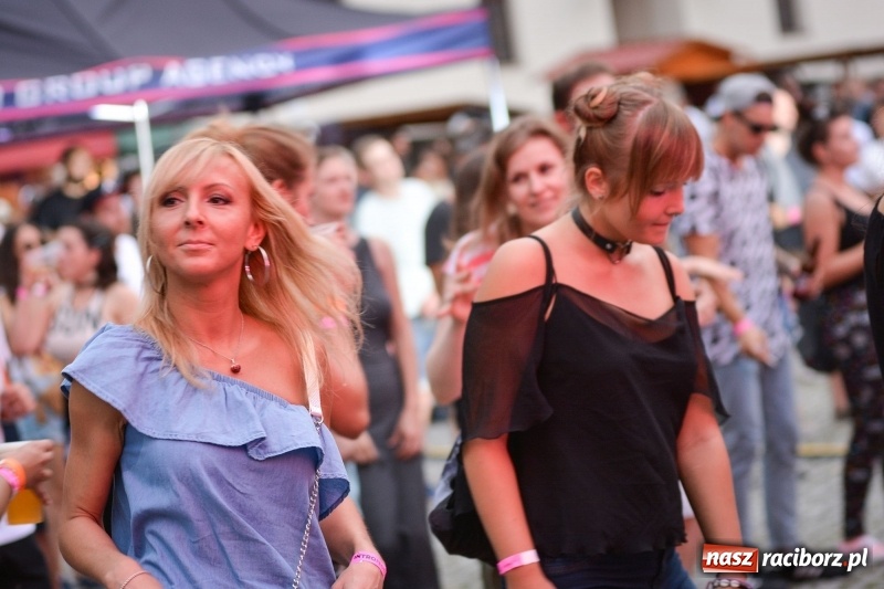 Zdjęcie w galerii na portalu naszraciborz.pl: Muzyka, efekty specjalne i... deszcz, czyli INTRO Festival 2017 już za nami! wiadomości z regionu