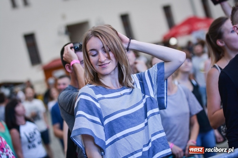 Zdjęcie w galerii na portalu naszraciborz.pl: Muzyka, efekty specjalne i... deszcz, czyli INTRO Festival 2017 już za nami! wiadomości z regionu