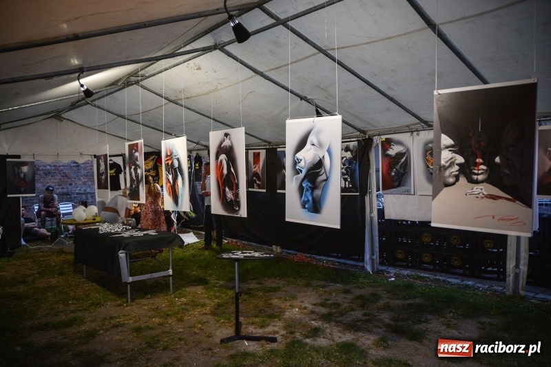 Zdjęcie w galerii na portalu naszraciborz.pl: Muzyka, efekty specjalne i... deszcz, czyli INTRO Festival 2017 już za nami! wiadomości z regionu