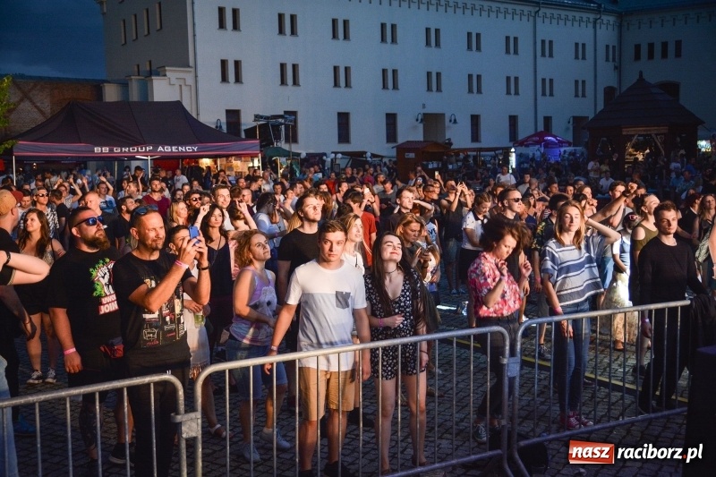 Zdjęcie w galerii na portalu naszraciborz.pl: Muzyka, efekty specjalne i... deszcz, czyli INTRO Festival 2017 już za nami! wiadomości z regionu