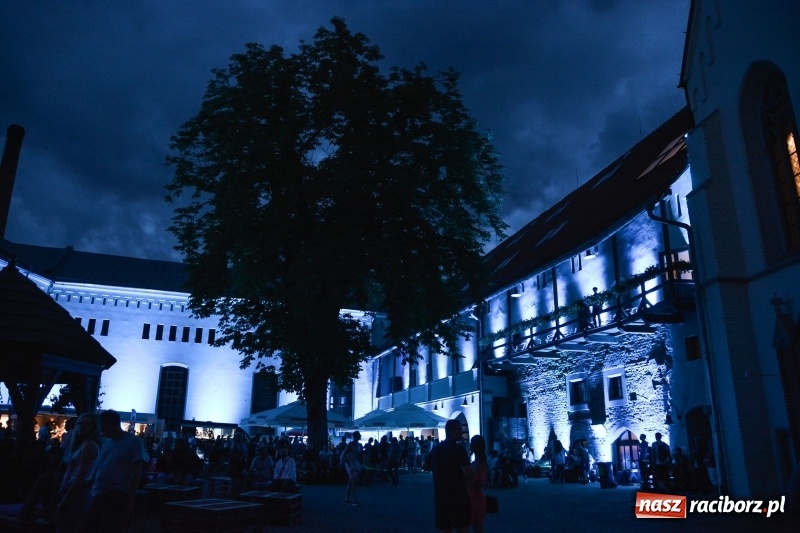 Zdjęcie w galerii na portalu naszraciborz.pl: Muzyka, efekty specjalne i... deszcz, czyli INTRO Festival 2017 już za nami! wiadomości z regionu