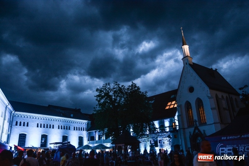 Zdjęcie w galerii na portalu naszraciborz.pl: Muzyka, efekty specjalne i... deszcz, czyli INTRO Festival 2017 już za nami! wiadomości z regionu
