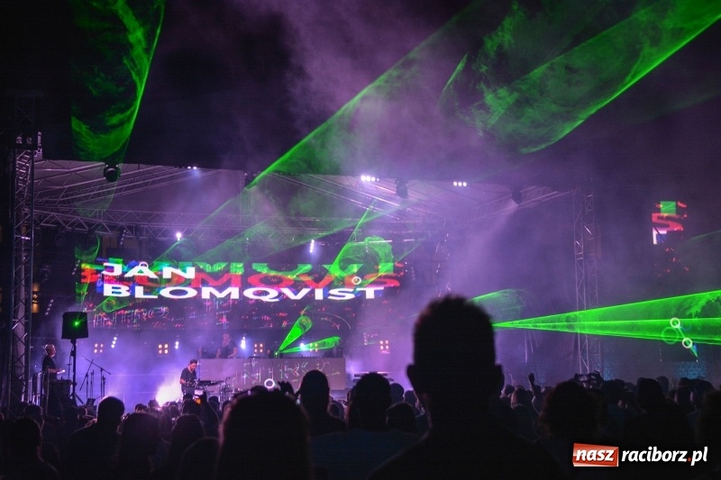 Zdjęcie w galerii na portalu naszraciborz.pl: Muzyka, efekty specjalne i... deszcz, czyli INTRO Festival 2017 już za nami! wiadomości z regionu