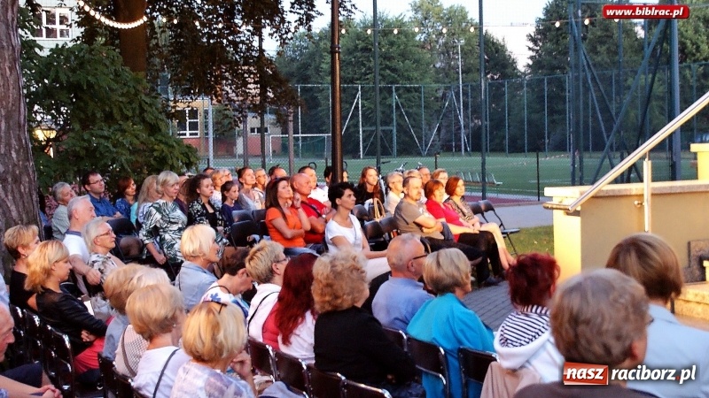 Zdjęcie w galerii na portalu naszraciborz.pl: Letni Teatr na Schodach: taksiarz i śmierć wiadomości z regionu