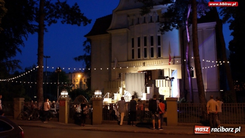 Zdjęcie w galerii na portalu naszraciborz.pl: Letni Teatr na Schodach: taksiarz i śmierć wiadomości z regionu