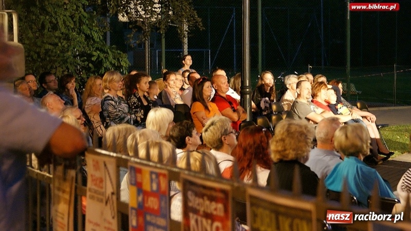 Zdjęcie w galerii na portalu naszraciborz.pl: Letni Teatr na Schodach: taksiarz i śmierć wiadomości z regionu