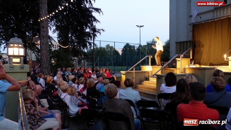 Zdjęcie w galerii na portalu naszraciborz.pl: Letni Teatr na Schodach: taksiarz i śmierć wiadomości z regionu
