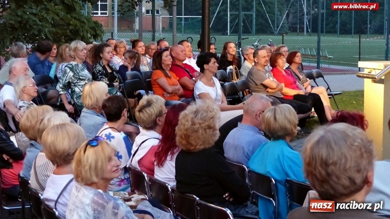 Zdjęcie w galerii na portalu naszraciborz.pl: Letni Teatr na Schodach: taksiarz i śmierć wiadomości z regionu