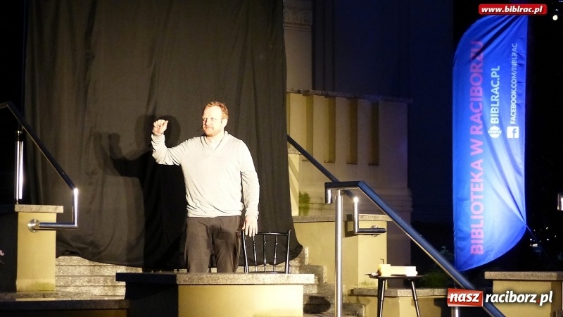 Zdjęcie w galerii na portalu naszraciborz.pl: Letni Teatr na Schodach: taksiarz i śmierć wiadomości z regionu