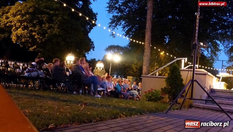 Zdjęcie w galerii na portalu naszraciborz.pl: Letni Teatr na Schodach: taksiarz i śmierć wiadomości z regionu