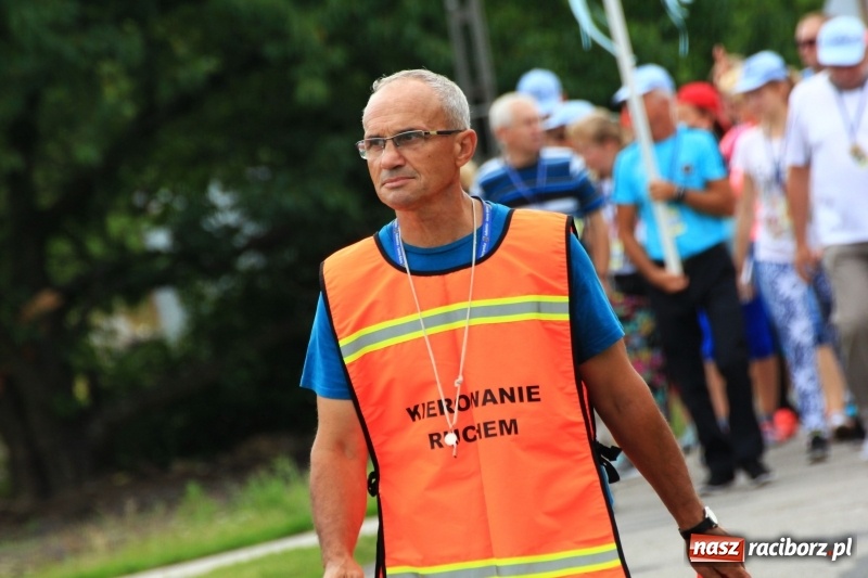 Zdjęcie w galerii na portalu naszraciborz.pl: Ruszyła 29. piesza pielgrzymka z Lubomi na Jasną Górę. 21 pielgrzymów z gminy Kornowac wiadomości z regionu