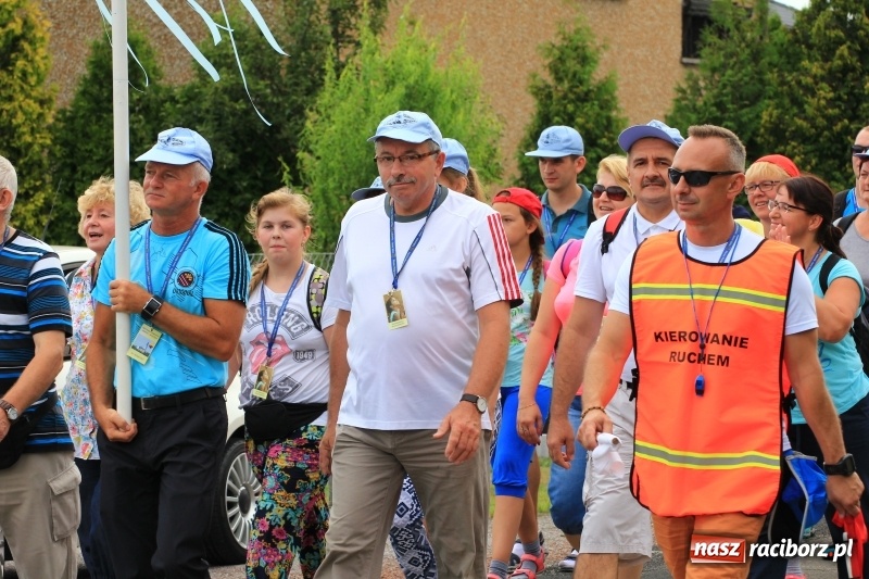 Zdjęcie w galerii na portalu naszraciborz.pl: Ruszyła 29. piesza pielgrzymka z Lubomi na Jasną Górę. 21 pielgrzymów z gminy Kornowac wiadomości z regionu