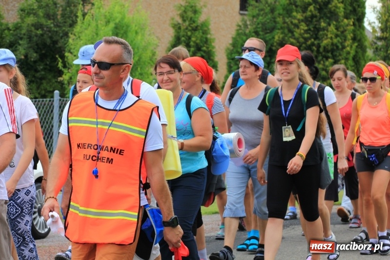 Zdjęcie w galerii na portalu naszraciborz.pl: Ruszyła 29. piesza pielgrzymka z Lubomi na Jasną Górę. 21 pielgrzymów z gminy Kornowac wiadomości z regionu