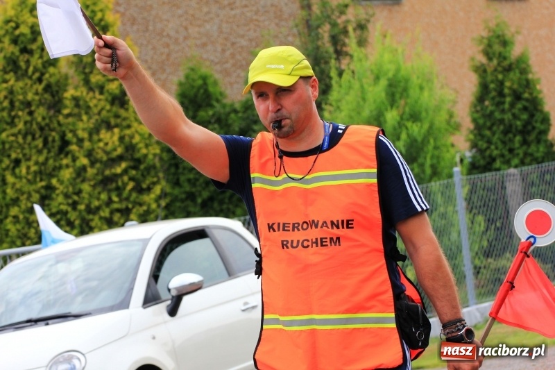 Zdjęcie w galerii na portalu naszraciborz.pl: Ruszyła 29. piesza pielgrzymka z Lubomi na Jasną Górę. 21 pielgrzymów z gminy Kornowac wiadomości z regionu