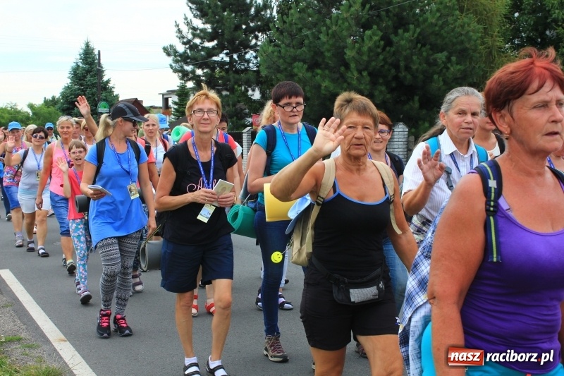 Zdjęcie w galerii na portalu naszraciborz.pl: Ruszyła 29. piesza pielgrzymka z Lubomi na Jasną Górę. 21 pielgrzymów z gminy Kornowac wiadomości z regionu