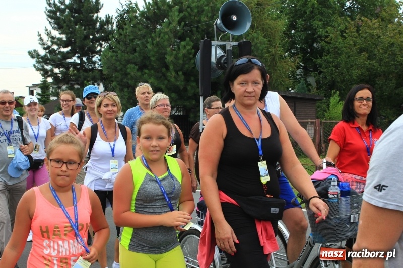 Zdjęcie w galerii na portalu naszraciborz.pl: Ruszyła 29. piesza pielgrzymka z Lubomi na Jasną Górę. 21 pielgrzymów z gminy Kornowac wiadomości z regionu