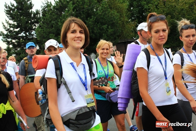 Zdjęcie w galerii na portalu naszraciborz.pl: Ruszyła 29. piesza pielgrzymka z Lubomi na Jasną Górę. 21 pielgrzymów z gminy Kornowac wiadomości z regionu