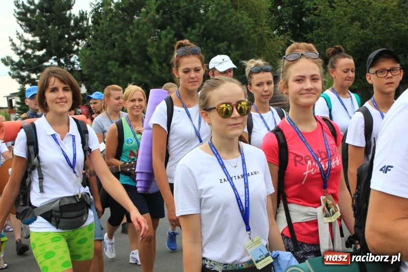 Zdjęcie w galerii na portalu naszraciborz.pl: Ruszyła 29. piesza pielgrzymka z Lubomi na Jasną Górę. 21 pielgrzymów z gminy Kornowac wiadomości z regionu