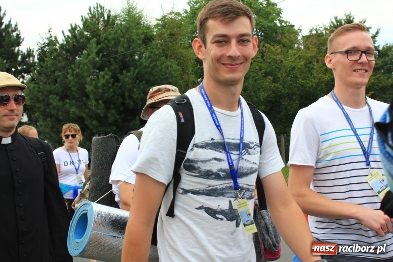 Zdjęcie w galerii na portalu naszraciborz.pl: Ruszyła 29. piesza pielgrzymka z Lubomi na Jasną Górę. 21 pielgrzymów z gminy Kornowac wiadomości z regionu