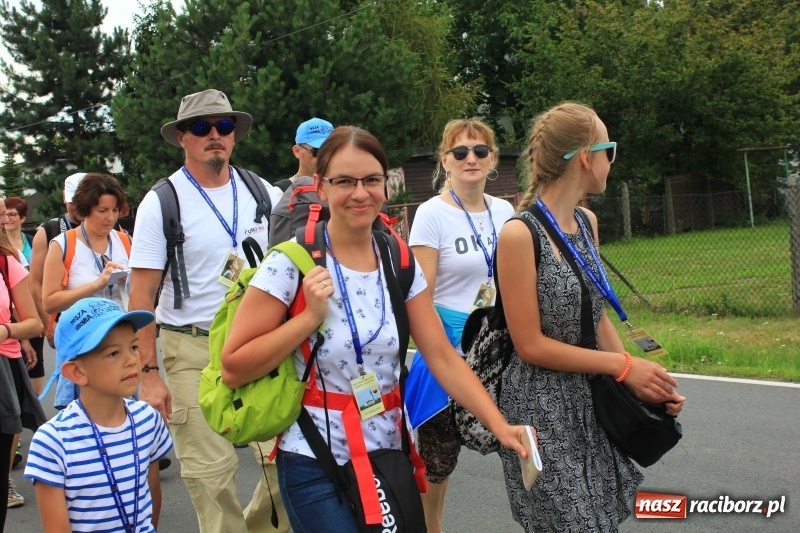 Zdjęcie w galerii na portalu naszraciborz.pl: Ruszyła 29. piesza pielgrzymka z Lubomi na Jasną Górę. 21 pielgrzymów z gminy Kornowac wiadomości z regionu