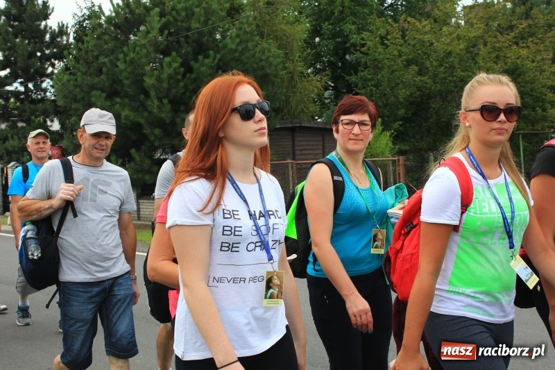 Zdjęcie w galerii na portalu naszraciborz.pl: Ruszyła 29. piesza pielgrzymka z Lubomi na Jasną Górę. 21 pielgrzymów z gminy Kornowac wiadomości z regionu