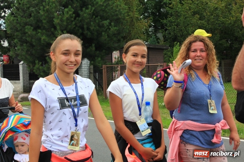 Zdjęcie w galerii na portalu naszraciborz.pl: Ruszyła 29. piesza pielgrzymka z Lubomi na Jasną Górę. 21 pielgrzymów z gminy Kornowac wiadomości z regionu