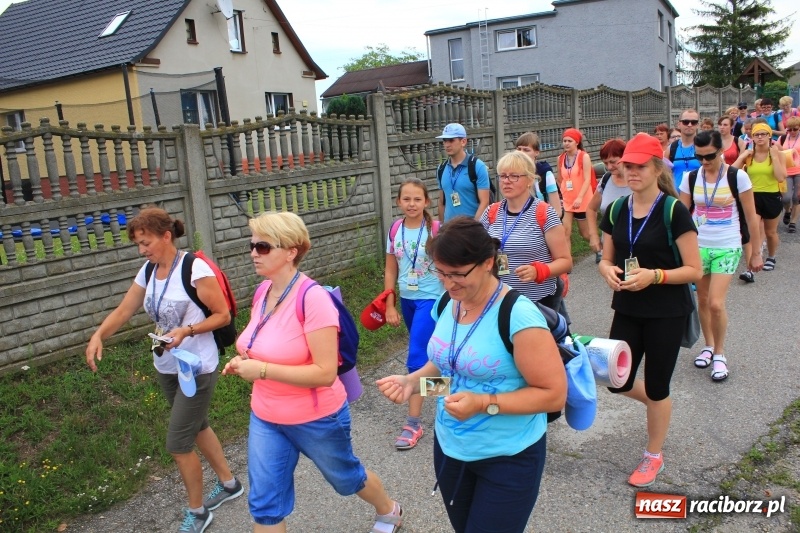 Zdjęcie w galerii na portalu naszraciborz.pl: Ruszyła 29. piesza pielgrzymka z Lubomi na Jasną Górę. 21 pielgrzymów z gminy Kornowac wiadomości z regionu