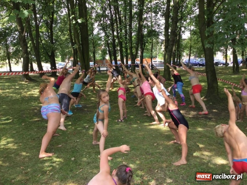 Zdjęcie w galerii na portalu naszraciborz.pl: Akademia Fitness prowadzi darmowe zajęcia na basenie Obora wiadomości z regionu