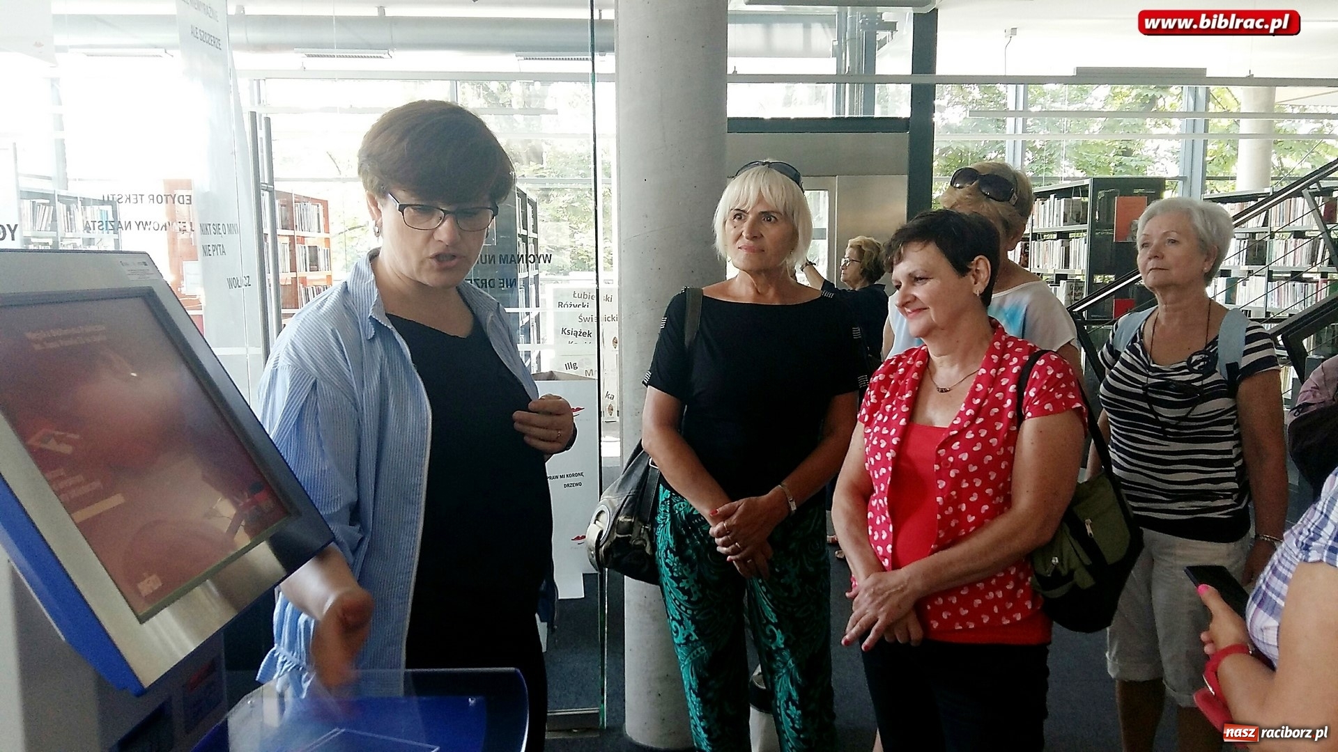 Zdjęcie w galerii na portalu naszraciborz.pl: Klub Przyjaciół Biblioteki na Ostrogu wybrał się na wycieczkę do Opola  wiadomości z regionu