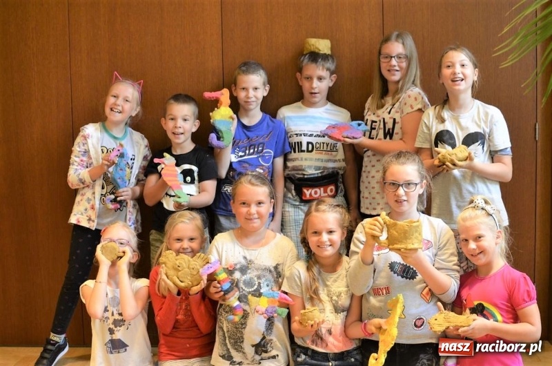 Zdjęcie w galerii na portalu naszraciborz.pl: W Raciborskim Centrum Kultury zakończyły się letnie warsztaty rzeźby w glinie wiadomości z regionu