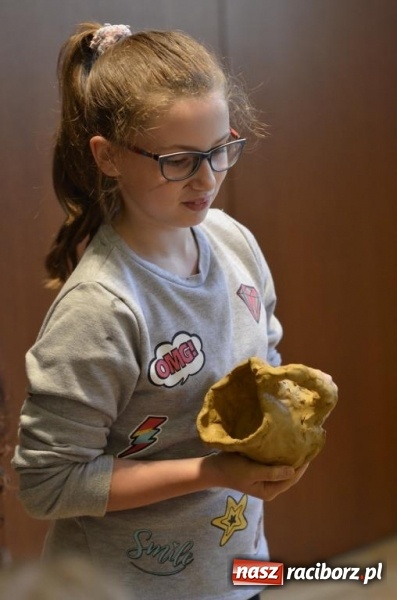 Zdjęcie w galerii na portalu naszraciborz.pl: W Raciborskim Centrum Kultury zakończyły się letnie warsztaty rzeźby w glinie wiadomości z regionu