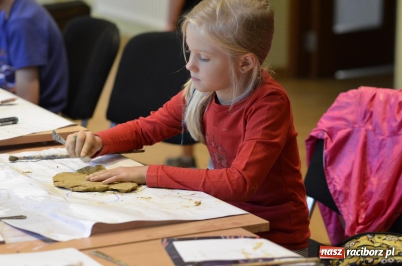Zdjęcie w galerii na portalu naszraciborz.pl: W Raciborskim Centrum Kultury zakończyły się letnie warsztaty rzeźby w glinie wiadomości z regionu