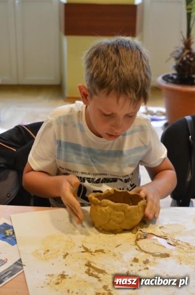 Zdjęcie w galerii na portalu naszraciborz.pl: W Raciborskim Centrum Kultury zakończyły się letnie warsztaty rzeźby w glinie wiadomości z regionu