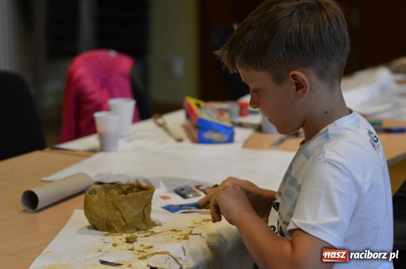 Zdjęcie w galerii na portalu naszraciborz.pl: W Raciborskim Centrum Kultury zakończyły się letnie warsztaty rzeźby w glinie wiadomości z regionu