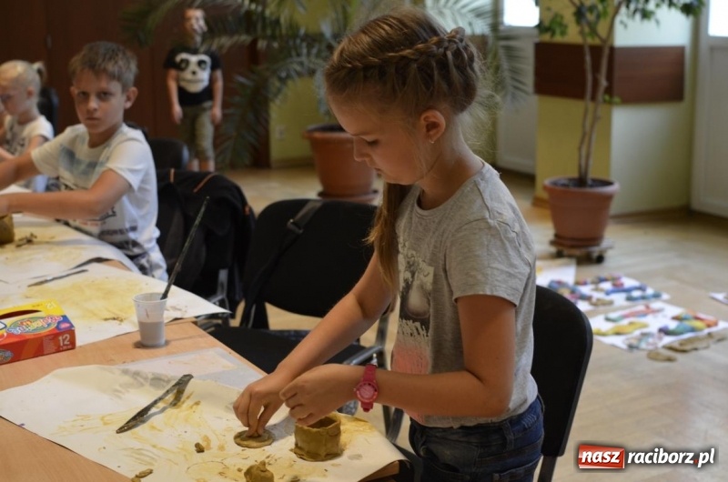 Zdjęcie w galerii na portalu naszraciborz.pl: W Raciborskim Centrum Kultury zakończyły się letnie warsztaty rzeźby w glinie wiadomości z regionu