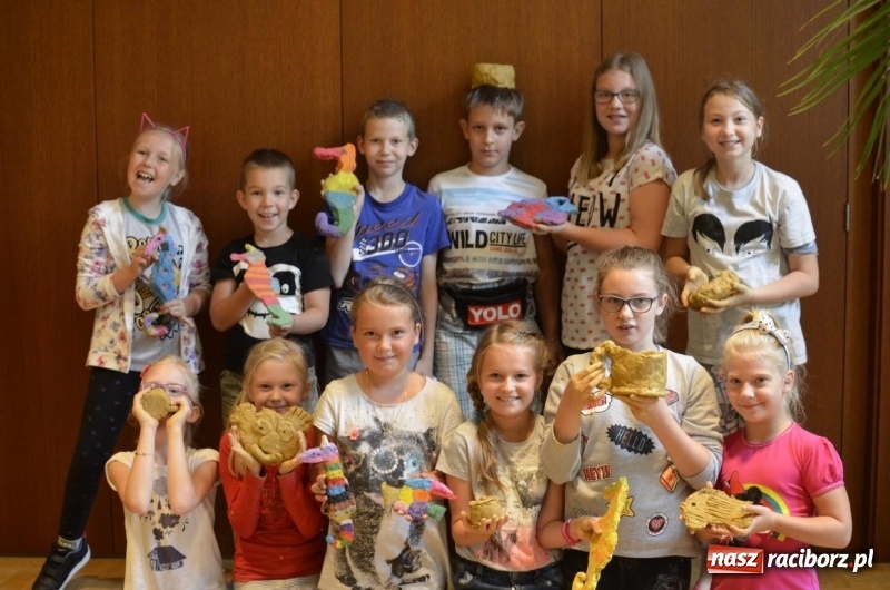 Zdjęcie w galerii na portalu naszraciborz.pl: W Raciborskim Centrum Kultury zakończyły się letnie warsztaty rzeźby w glinie wiadomości z regionu