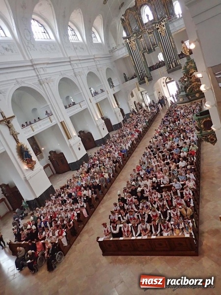 Zdjęcie w galerii na portalu naszraciborz.pl: Raciborzanie na 64. Pielgrzymce Górnoślązaków w Altötting wiadomości z regionu