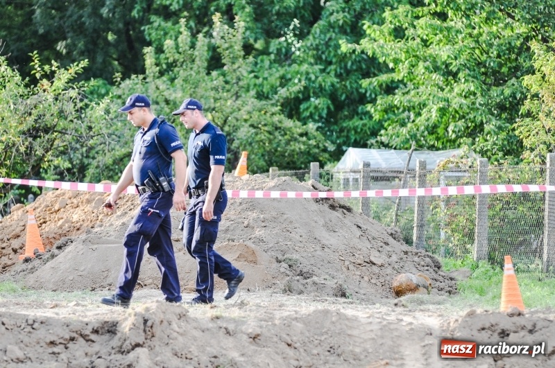 Zdjęcie w galerii na portalu naszraciborz.pl: Ewakuacja w Krzyżanowicach. Przy Moniuszki znaleziono bombę lotniczą z II wojny światowej  wiadomości z regionu