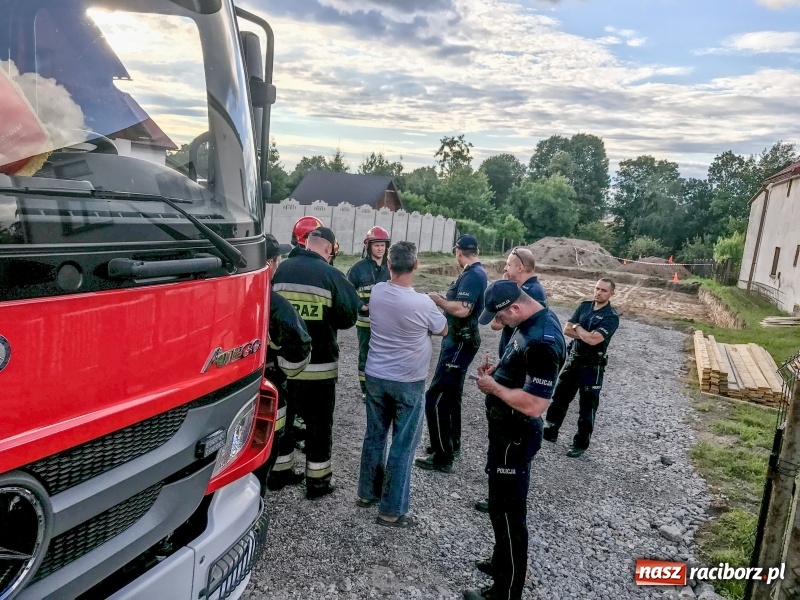 Zdjęcie w galerii na portalu naszraciborz.pl: Ewakuacja w Krzyżanowicach. Przy Moniuszki znaleziono bombę lotniczą z II wojny światowej  wiadomości z regionu